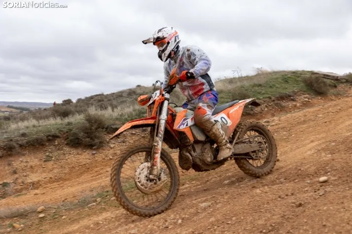 Fotos: Los pilotos de Cross Country desaf&iacute;an al mal tiempo en Almaz&aacute;n