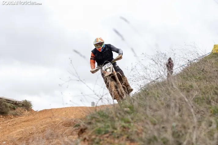 Fotos: Los pilotos de Cross Country desaf&iacute;an al mal tiempo en Almaz&aacute;n