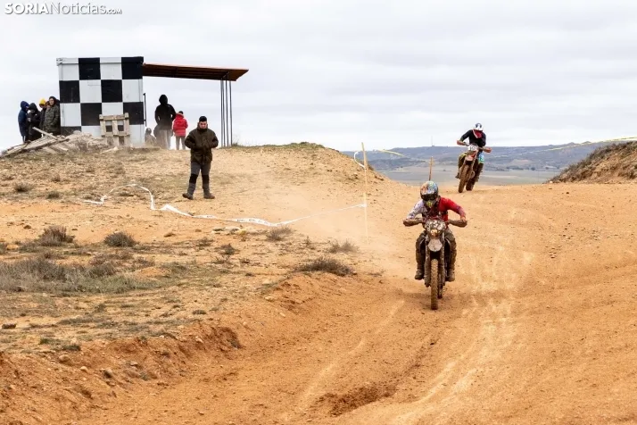 Fotos: Los pilotos de Cross Country desaf&iacute;an al mal tiempo en Almaz&aacute;n