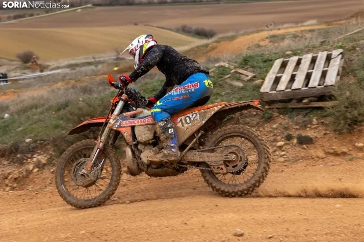 Fotos: Los pilotos de Cross Country desaf&iacute;an al mal tiempo en Almaz&aacute;n
