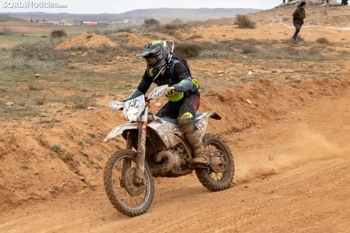 Fotos: Los pilotos de Cross Country desaf&iacute;an al mal tiempo en Almaz&aacute;n