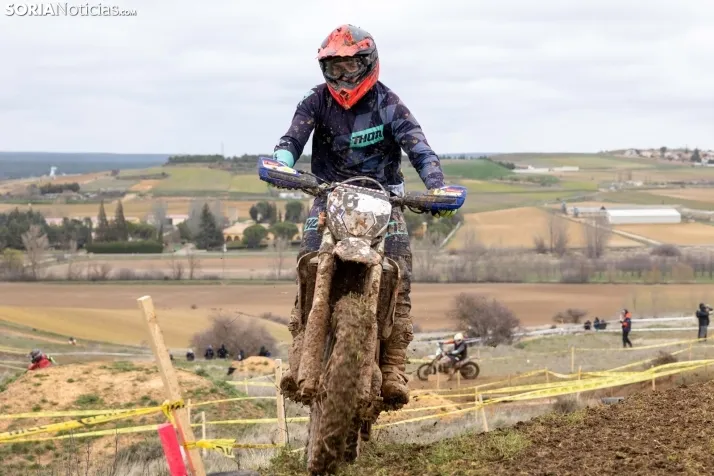 Fotos: Los pilotos de Cross Country desaf&iacute;an al mal tiempo en Almaz&aacute;n