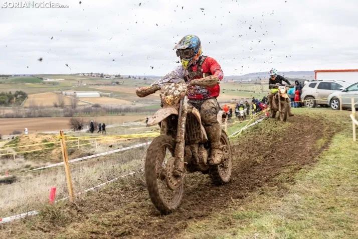 Fotos: Los pilotos de Cross Country desaf&iacute;an al mal tiempo en Almaz&aacute;n