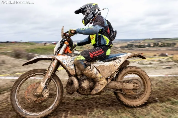Fotos: Los pilotos de Cross Country desaf&iacute;an al mal tiempo en Almaz&aacute;n