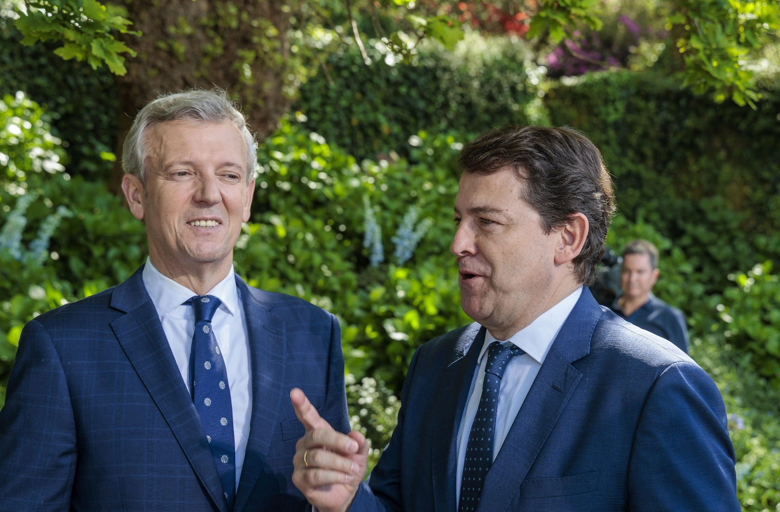 Mañueco asiste a la toma de posesión del presidente de la Xunta de Galicia