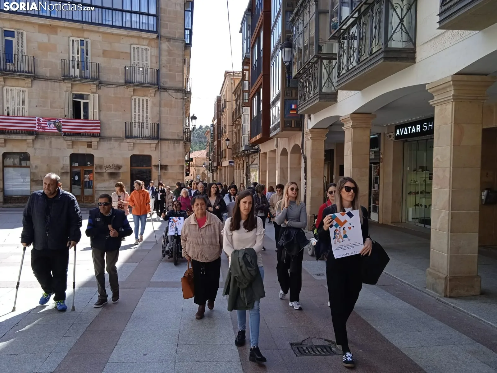 Foto 2 - FADISO sale a la calle para promover los h&aacute;bitos de vida saludable y reivindicar la falta de especialistas en Soria