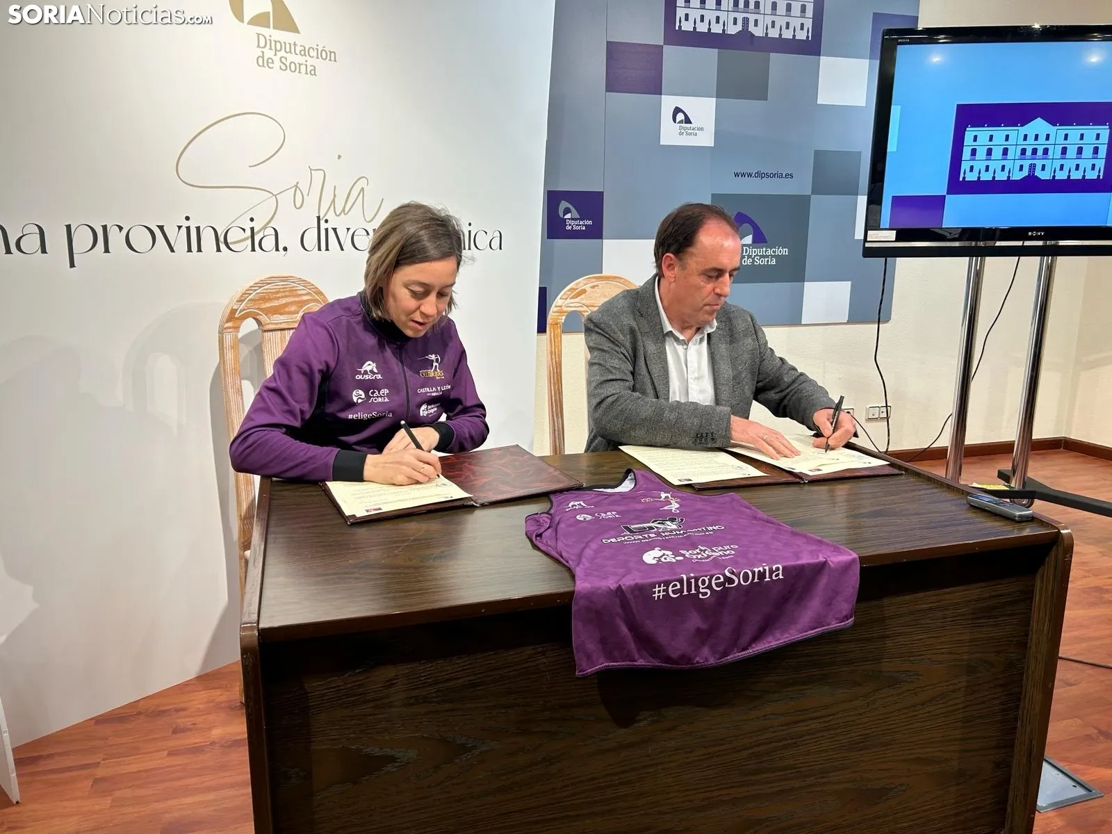 Foto 2 - Diputaci&oacute;n y Celt&iacute;beras solventan sus diferencias y firman un convenio id&eacute;ntico al del Atletismo Numantino