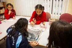 Los niños de Morón de Almazán aprenden con el periódico de Soria Noticias.