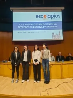 La nueva promoción durante el acto de presentación de los trabajos en el Campus. /ES