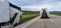 Foto 15 - Retirado de la CL-101 el cami&oacute;n involucrado en el accidente mortal de &Aacute;greda del pasado viernes