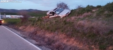 Foto 3 - Tres heridos al salirse su coche de la carretera en Ólvega