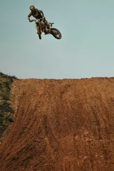 Varios pilotos en el Motocross de San Esteban/ Cristian López.