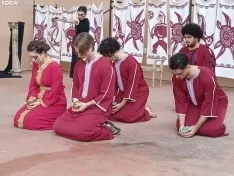 Foto 29 - FOTOS Y NOTICIA | 400 alumnos disfrutan en Garray de la obra &lsquo;Edipo Rey&rsquo; durante el festival de teatro cl&aacute;sico &lsquo;Pr&oacute;sopon&rsquo;