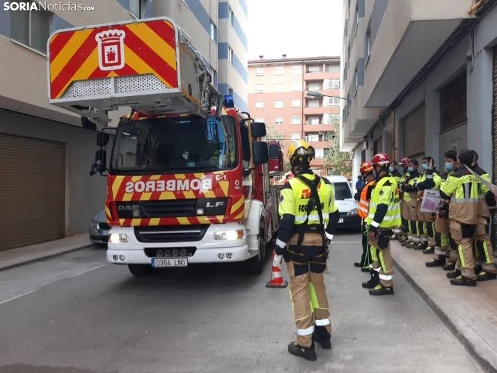 Fuego en un camión a su paso por la Avenida Valladolid 