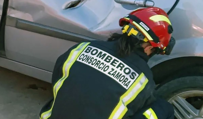 Un fallecido al colisionar un camión y un turismo en Zamora