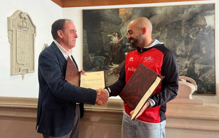 La Diputación renueva su colaboración con el Club Triatlón Soriano