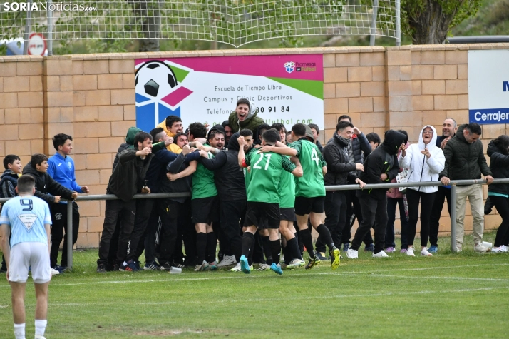 Fotos: Ambiente de Champions para festejar el ascenso del &Aacute;greda a Primera Regional