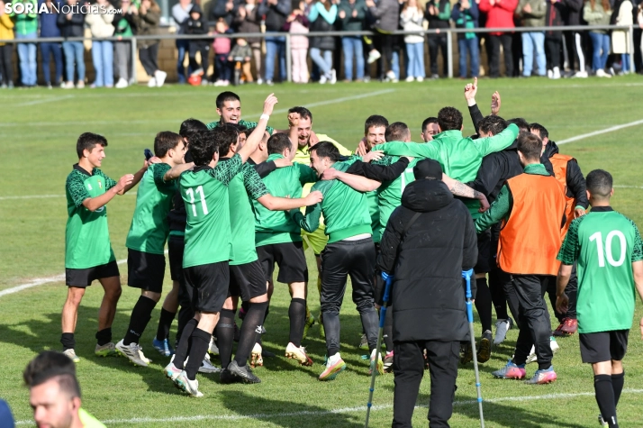 Fotos: Ambiente de Champions para festejar el ascenso del &Aacute;greda a Primera Regional