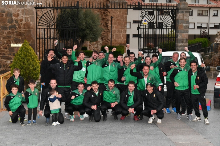 Fotos: Ambiente de Champions para festejar el ascenso del &Aacute;greda a Primera Regional