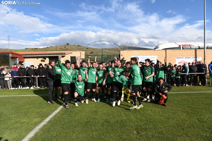 Fotos: Ambiente de Champions para festejar el ascenso del &Aacute;greda a Primera Regional