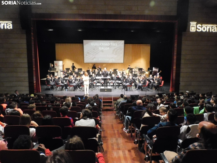 GALER&Iacute;A | M&aacute;s de 550 escolares aprenden sobre m&uacute;sica en el concierto did&aacute;ctico de 