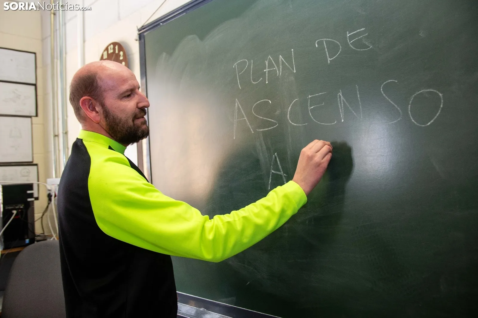 Foto 11 - "Oh capit&aacute;n, mi capit&aacute;n": El &uacute;ltimo baile de Jordi Lluelles en el BM Soria