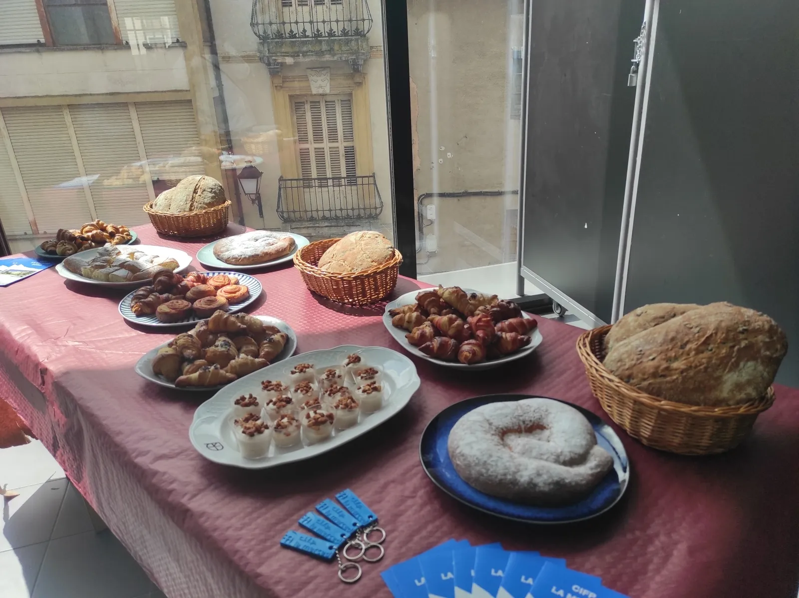 Foto 2 - Gran acogida en la demostraci&oacute;n de panader&iacute;a y reposter&iacute;a del CIFP La Merced