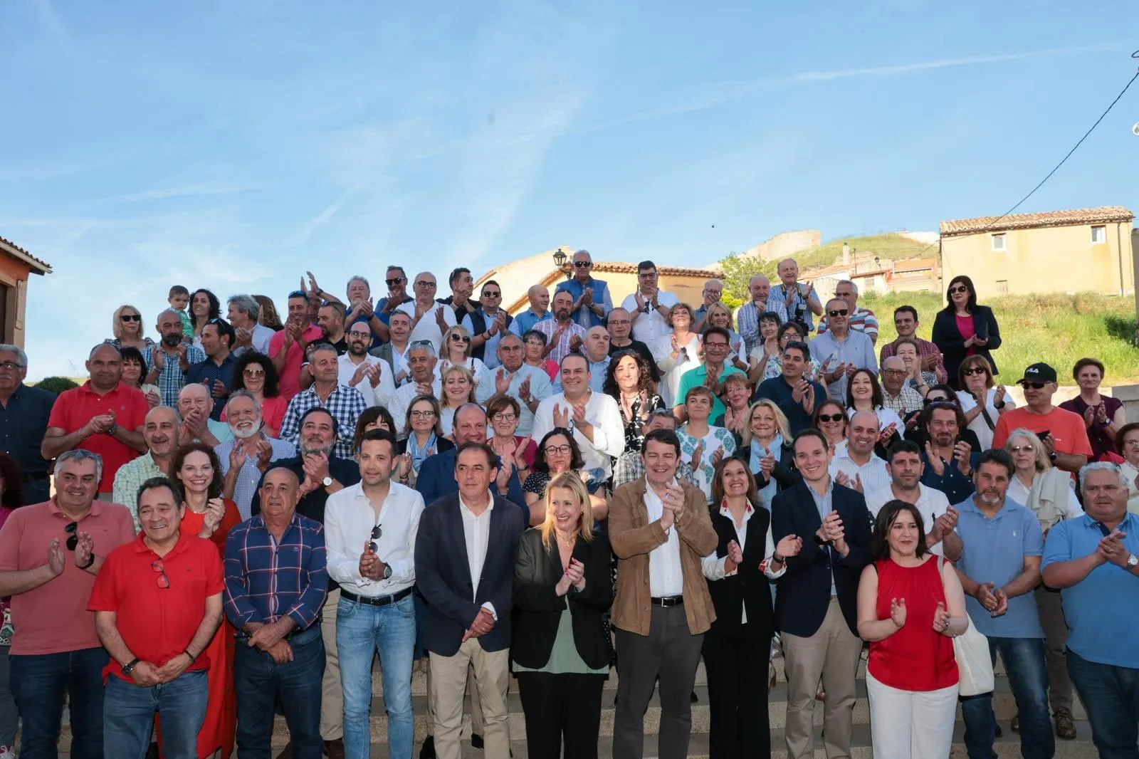 Una imagten de la visita electoral a San Esteban de Gormaz.