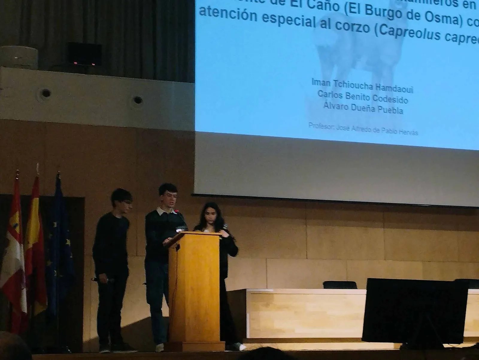 Los alumnos, durante la exposición de su trabajo. 