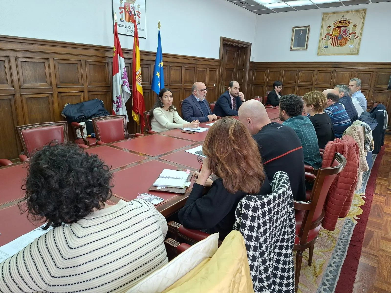 Foto 2 - Reuni&oacute;n de una mesa de coordinaci&oacute;n para buscar soluciones a los problemas recurrentes que sufren los trabajadores temporeros dedicados al sector agr&iacute;cola