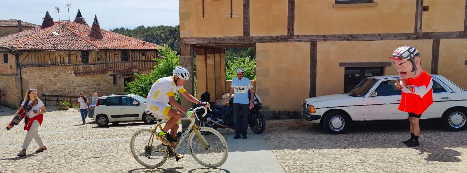 Foto 10 - Los torreznos de la Venta Nueva, el mejor avituallamiento para los ciclistas de &lsquo;La Hist&oacute;rica&rsquo;