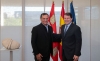 El embajador, a la izquierda, con el presidente de la Junta. /FHERAS-Jta