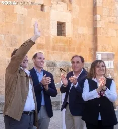 Una imagten de la visita electoral a San Esteban de Gormaz. /SN