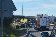 Foto 4 - AMPLIACI&Oacute;N: 2 fallecidos y 4 heridos graves tras la colisi&oacute;n frontal entre un turismo y un furg&oacute;n en Valcorba