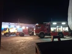 Foto 5 - Sofocado un incendio en el patio de la iglesia de Adradas