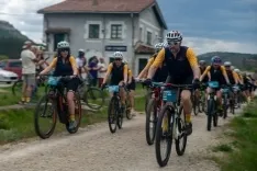 Foto 6 - Pedalovida finaliza entre aplausos su segunda jornada de kil&oacute;metros por la radioterapia en Soria
