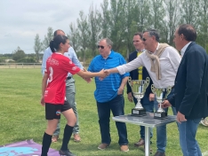 Foto 4 - Fotos: San Esteban de Gormaz se hace con la Copa Diputación femenina