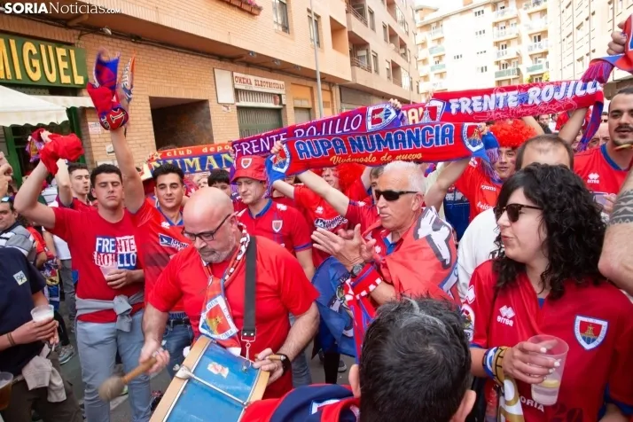 Corteo antes del Numancia vs. Yeclano. /SN