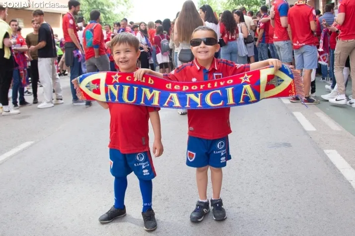 Corteo antes del Numancia vs. Yeclano. /SN