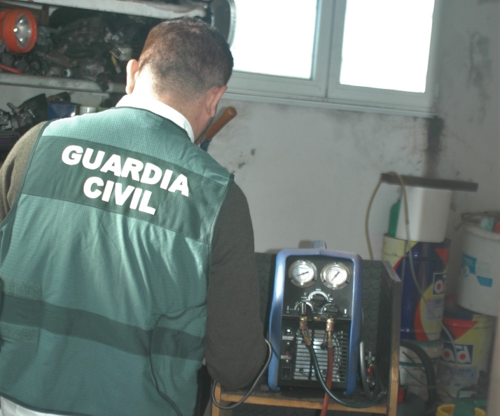 Investigadas tres empresas por la gestión irregular de aires acondicionados de vehículos fuera de uso