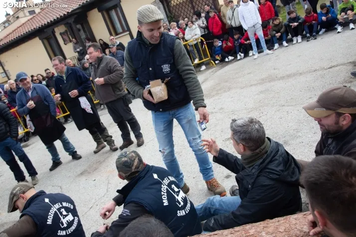 Pingada del Mayo en San Leonardo 2024