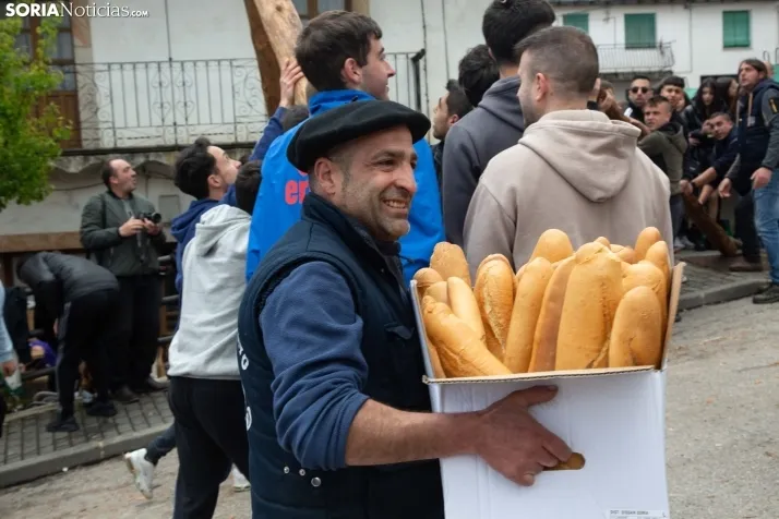 Pingada del Mayo en San Leonardo 2024