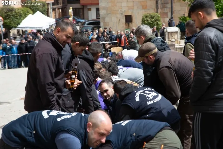 Pingada del Mayo en San Leonardo 2024