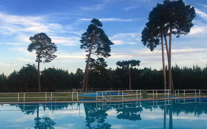 Vinuesa publica el pliego para el servicio de su piscina municipal
