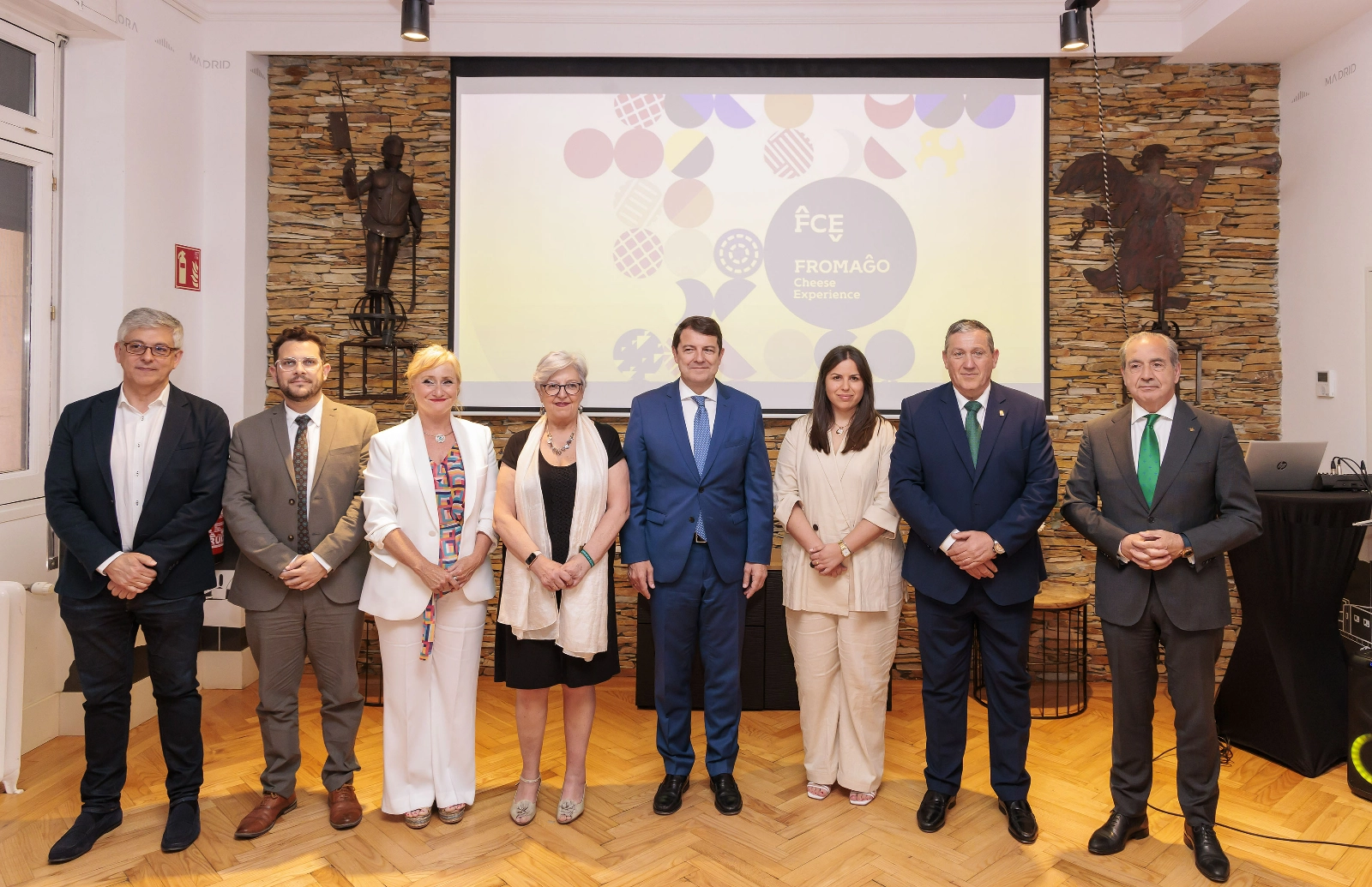 Mañueco reitera el potencial del sector lácteo de Castilla y León que genera más de 6.000 empleos y una cifra de negocio superior a 2.000M&euro;