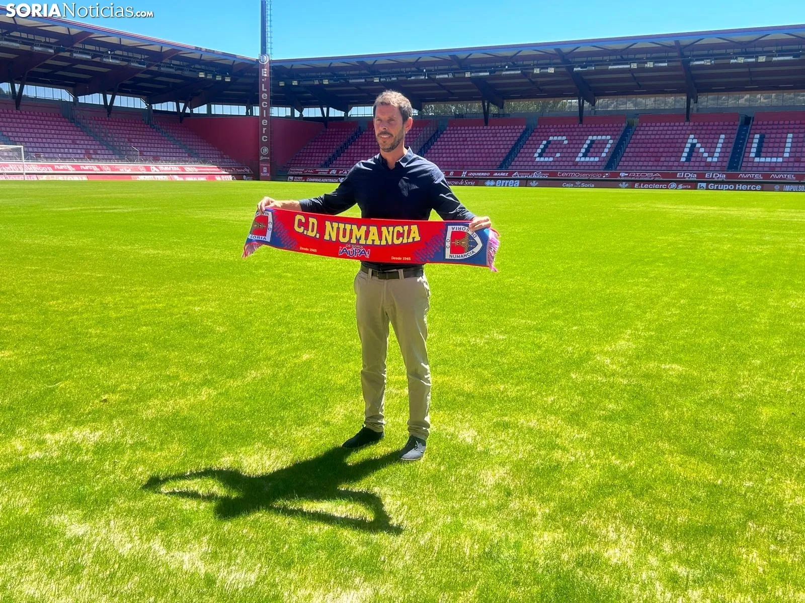 Foto 2 - Aitor Calle, ambicioso en su presentaci&oacute;n: &ldquo;El Numancia es el mejor compa&ntilde;ero de viaje para llegar al f&uacute;tbol profesional&rdquo;
