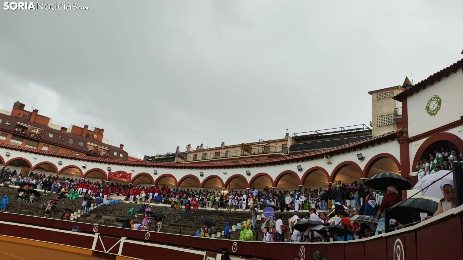 La lluvia amenaza la corrida del Domingo de Calderas.