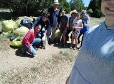 Foto 3 - Montejo de Tiermes se une para recoger una tonelada de basura de sus montes