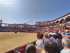 Foto 6 - Numeroso p&uacute;blico para la primera del Viernes de San Juan