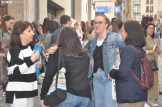 Opositores en las inmediaciones del Machado. /SN